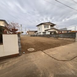 約72坪の敷地。建築条件はございませんので、お好きなハウスメーカーにて建築計画が可能です。