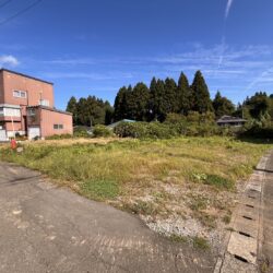 〈北秋田市川井：宅地〉約156坪の広大な敷地。事業用地としても利用可能です。