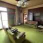 洋室 1階洋室。飾り棚が部屋の壁2面に設置されていますので、趣味のものや食器を飾ったりするのも良いですね。