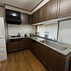 十分な作業スペースがあり、複数人で料理する場合でも快適に作業できます。キッチン