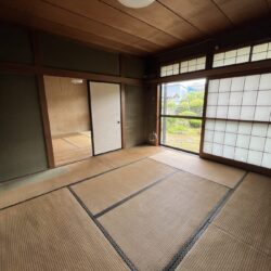 家族のくつろぎスペースが生まれるリビング。和室は足を伸ばしたり横になったり自由なくつろぎ方が可能です。居間