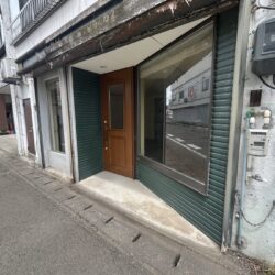 外から店内の様子がわかりやすく、お客様に安心感を感じてもらうことができます。外観