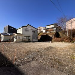 約40坪の敷地。資材置き場や駐車場としても利用可能です。外観