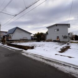 閑静な住宅街にある約54坪の敷地です。外観