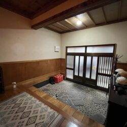 シューズボックスには家族の靴をまとめて収納でき、玄関がすっきりします。玄関