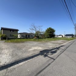 〈北秋田市綴子：宅地〉約92.03坪の宅地。建築条件無しのため間取り、工法、デザイン、予算に合わせて自分好みのハウスメーカーが選べます。