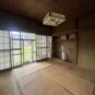 和室 1階和室。続き間になった和室は、襖を開けることでさらに広々とした空間として使えるのが魅力です。家族が集まる団らんの場としてはもちろん、来客時やお子様の遊び場など、用途に合わせて柔軟に活用できます。