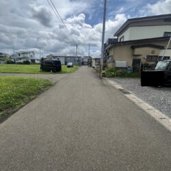 前面道路は幅員約4.6ｍあり、お車の出入りも比較的スムーズです。周辺