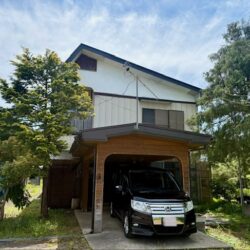 〈上小阿仁村：中古戸建〉国道285号線まですぐ！ゆとりの9LDKで、田舎暮らしを楽しみたい方や民泊などの活用をお考えの方にもおすすめです。